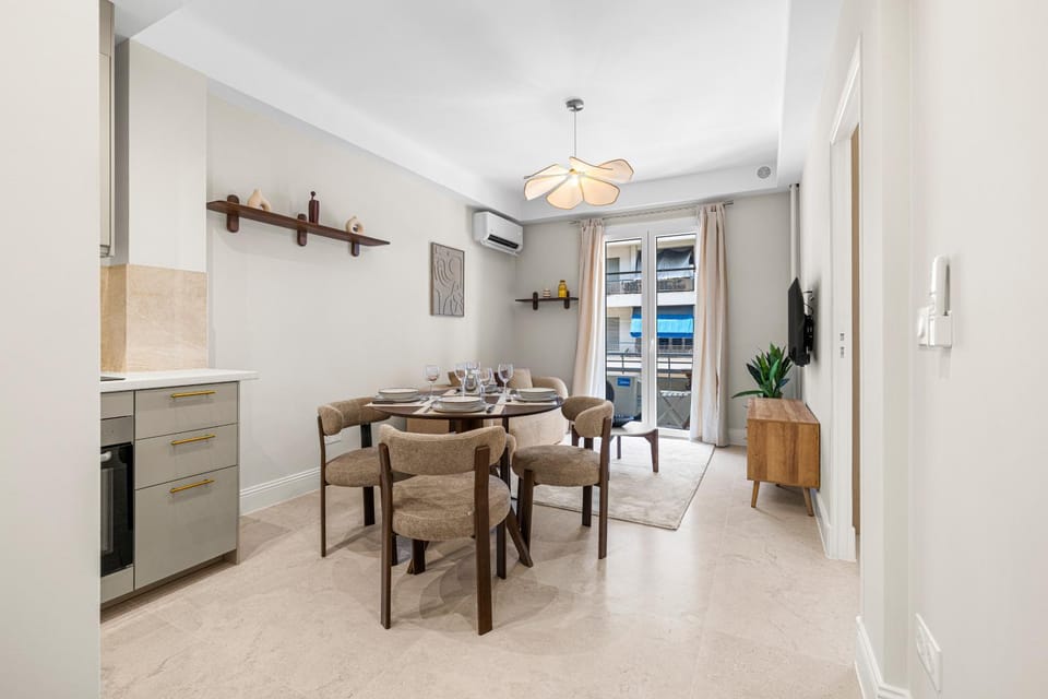 Fully renovated 2-bedroom apartment Apartment in Nice
