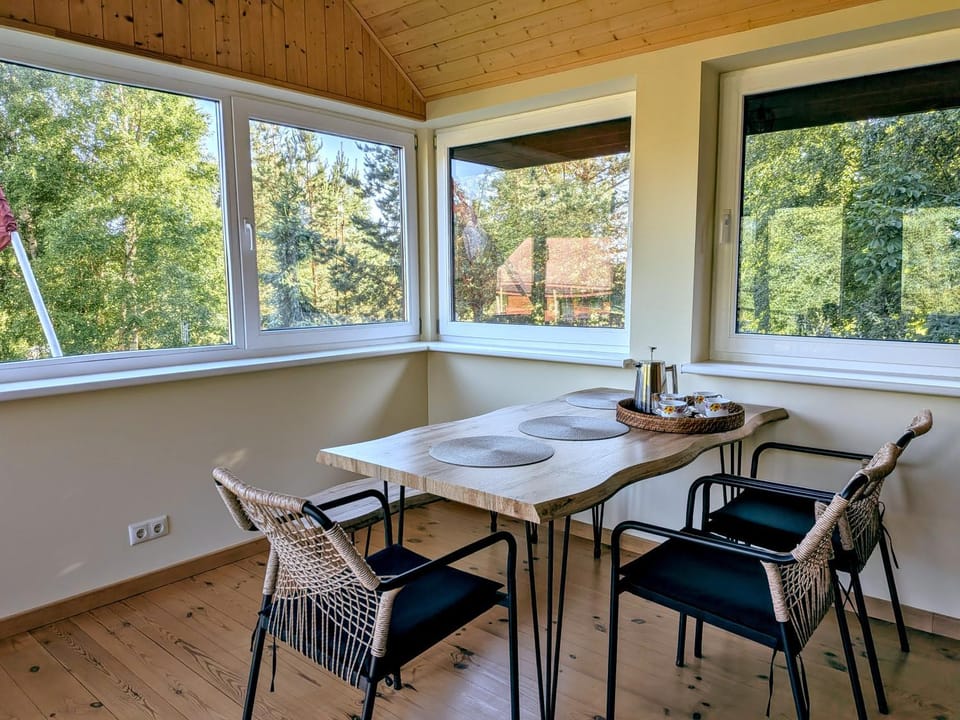 Day, Seating area, Dining area