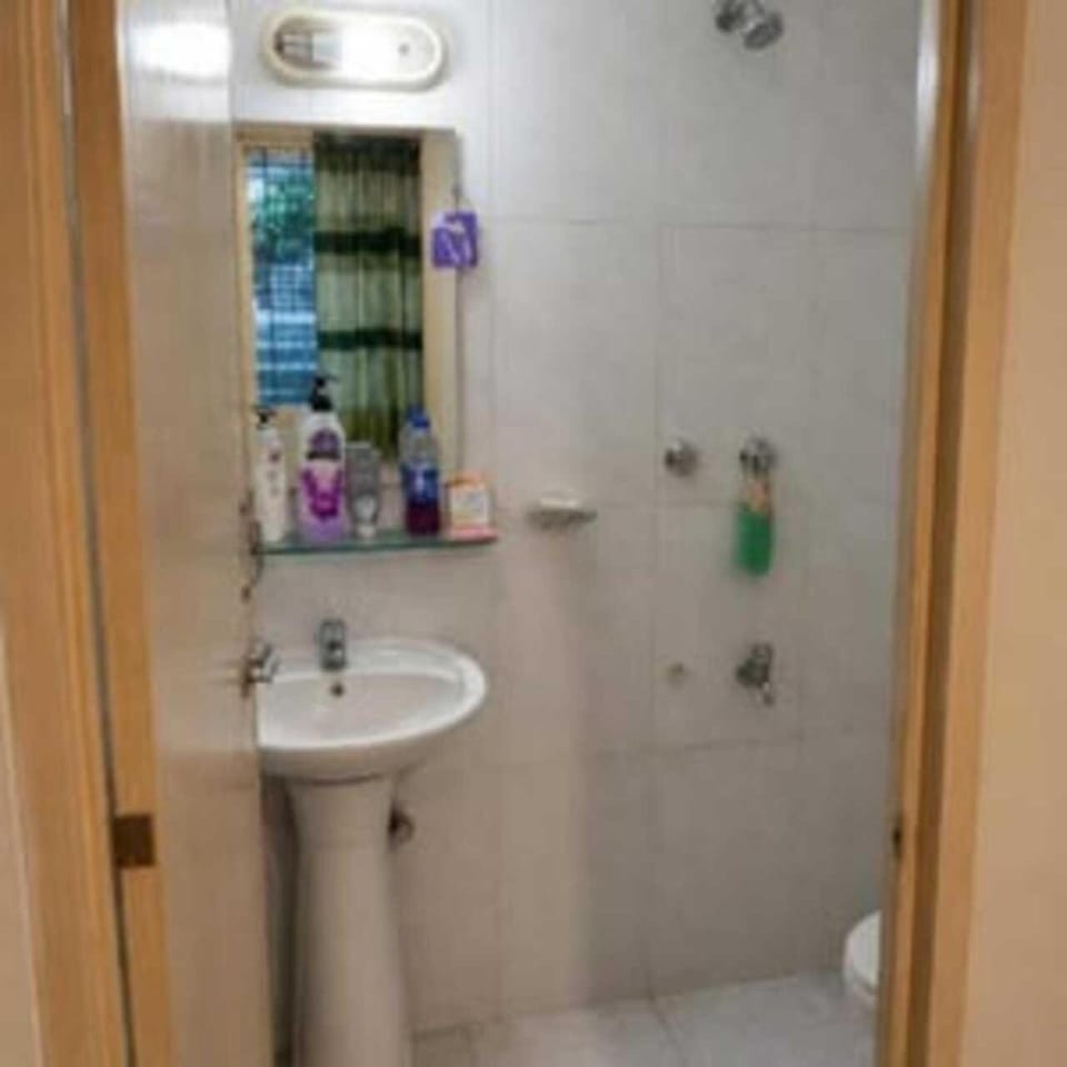 Guest house Nikunja 2, khilkhet Bed and Breakfast in Dhaka