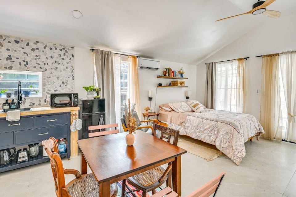 Grill & Porch! Extended Escape, 2 Mi to Ybor City Apartment in Tampa