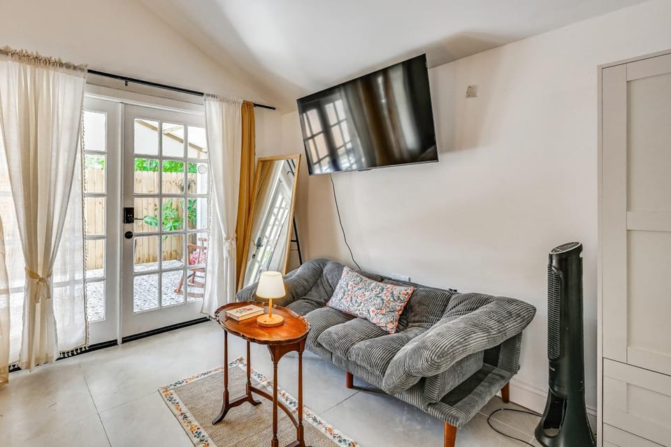 Grill & Porch! Extended Escape, 2 Mi to Ybor City Apartment in Tampa