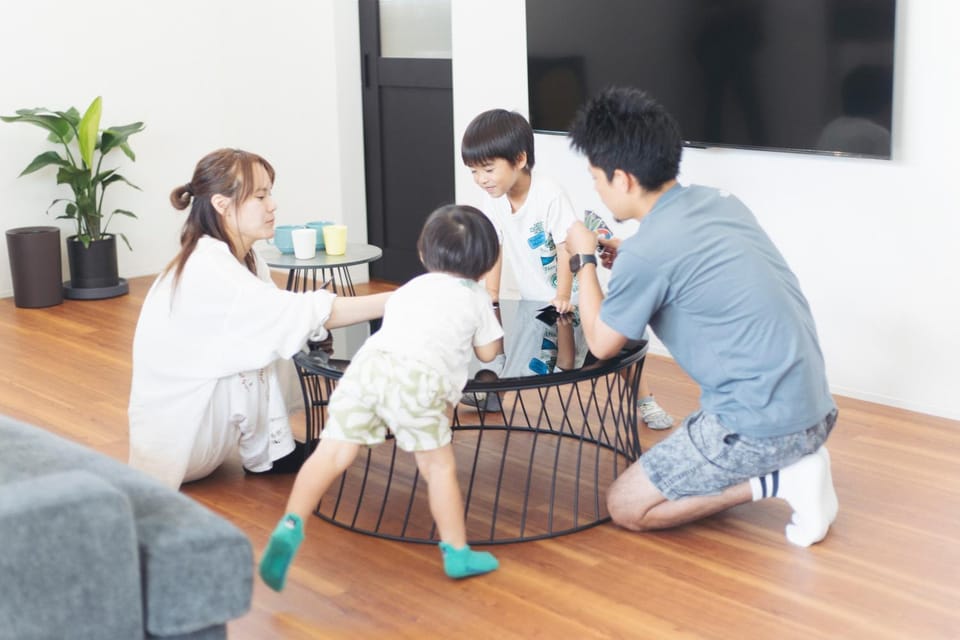 People, Living room, group of guests, Family