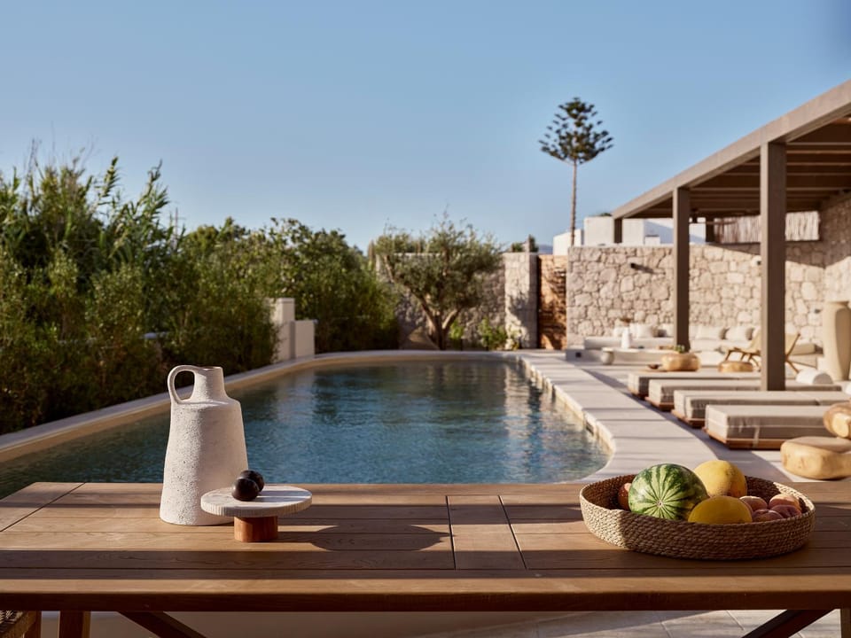 Swimming pool, sunbed
