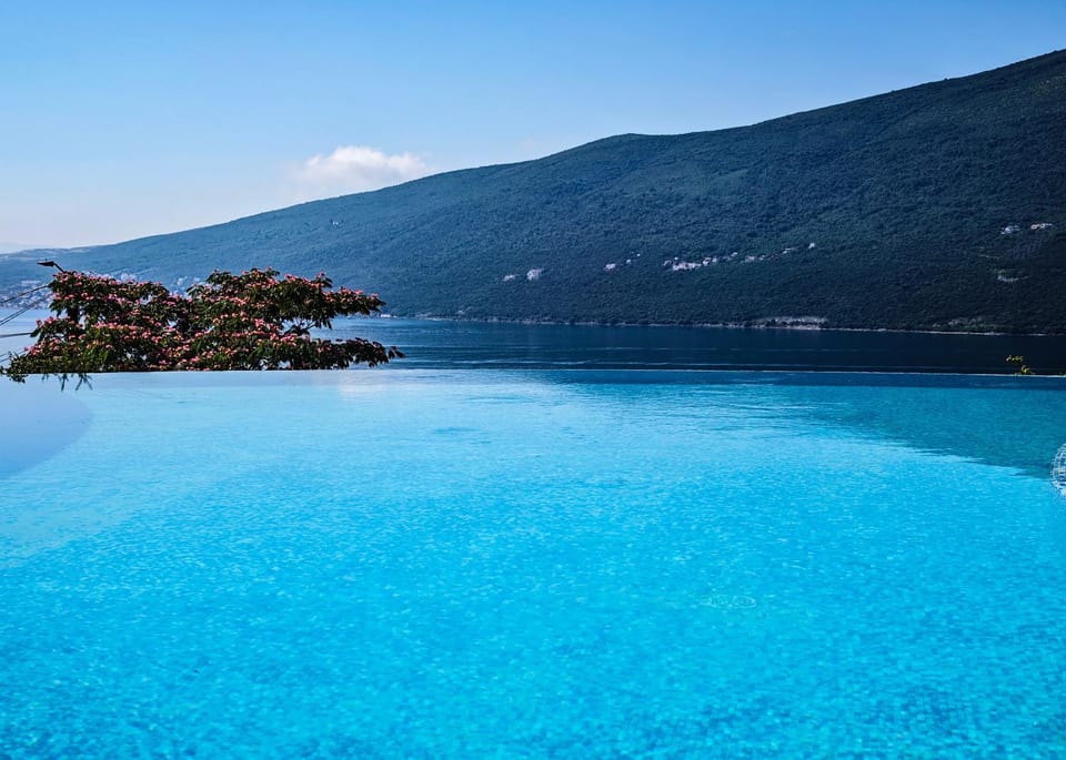 Pool view, Sea view, Swimming pool