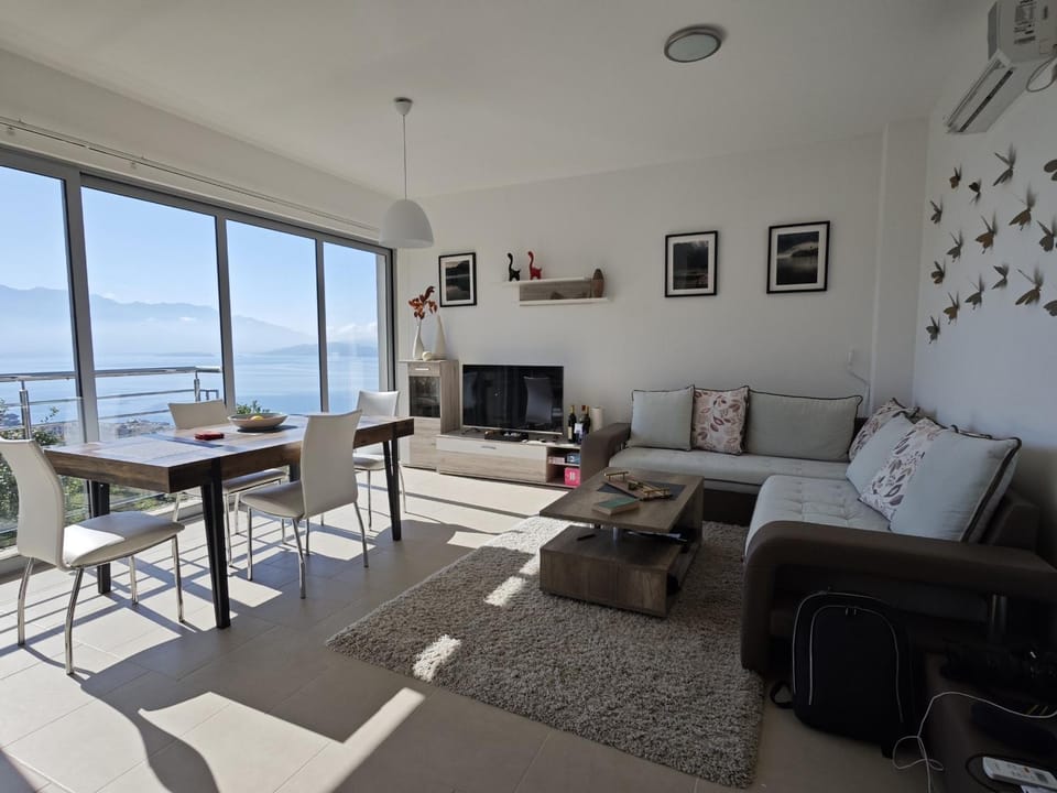 TV and multimedia, View (from property/room), Balcony/Terrace, Seating area, Dining area, Sea view