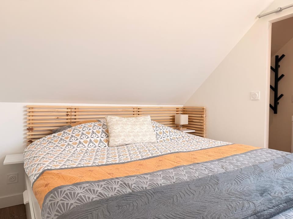 Bed, Photo of the whole room, Bedroom