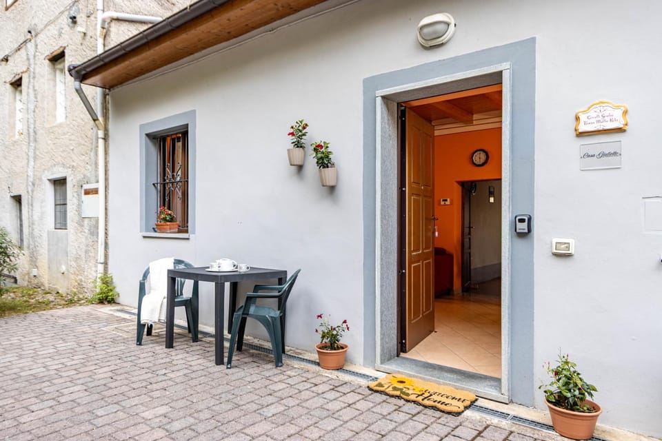 Property building, Facade/entrance, Day