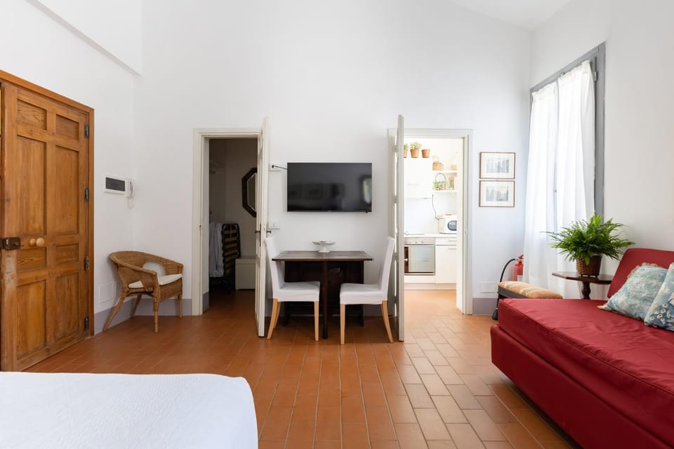 Bed, TV and multimedia, Living room, Photo of the whole room, Seating area, Bedroom