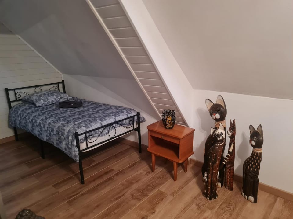 Bed, Bedroom