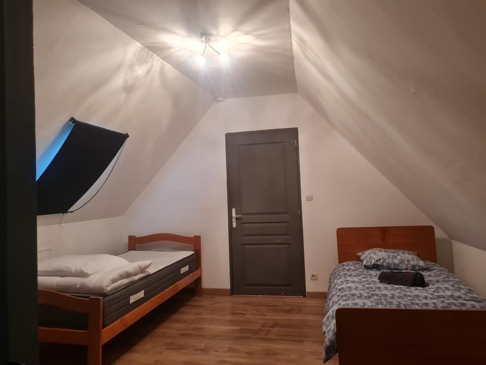 Bed, Photo of the whole room, Bedroom, towels