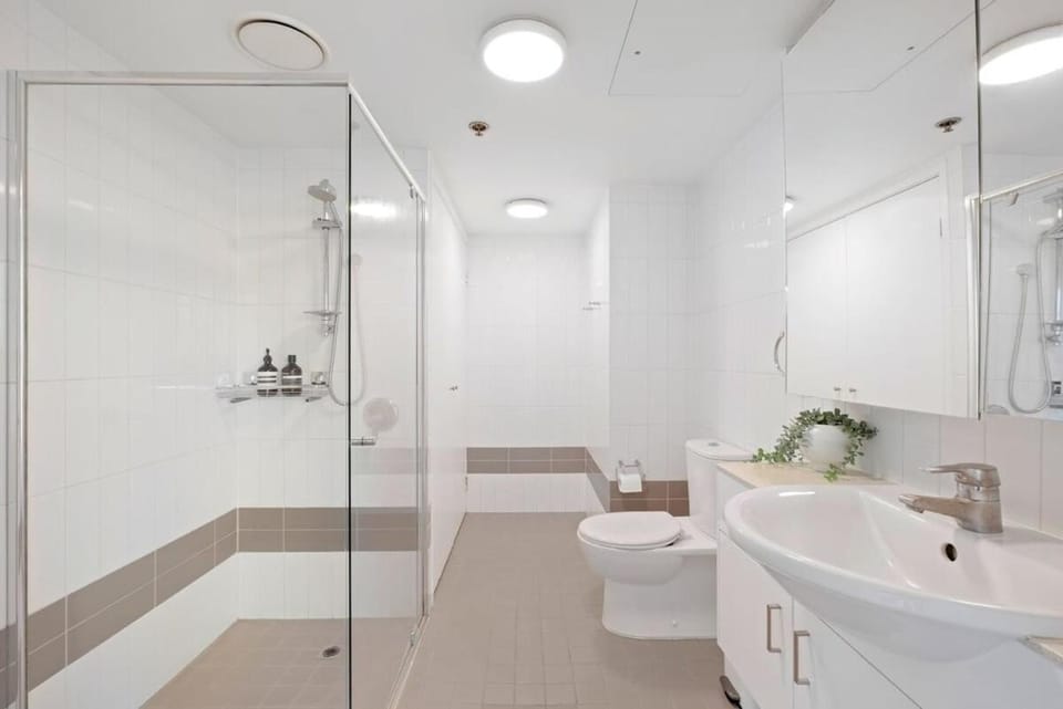 CBD 1BR River & Botanic Garden Views with Pool and Gym Apartment in Kangaroo Point