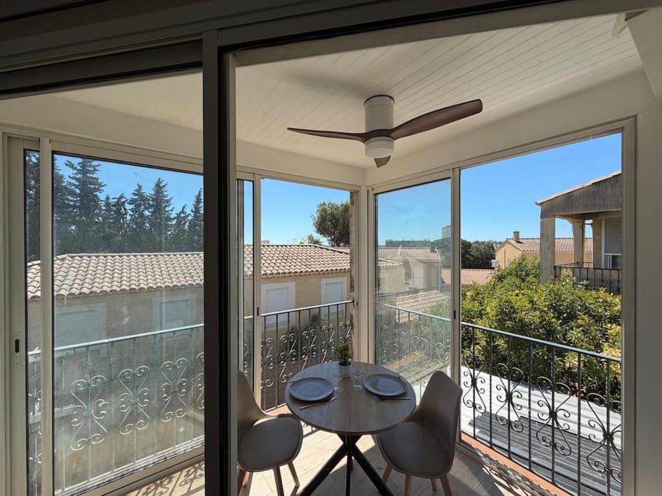 Beau T1 climatisé, terrasse, proche centre ville Apartment in Nimes