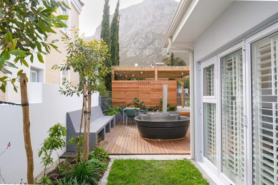 Patio, Spring, Day, Natural landscape, Garden, Hot Tub, Garden view