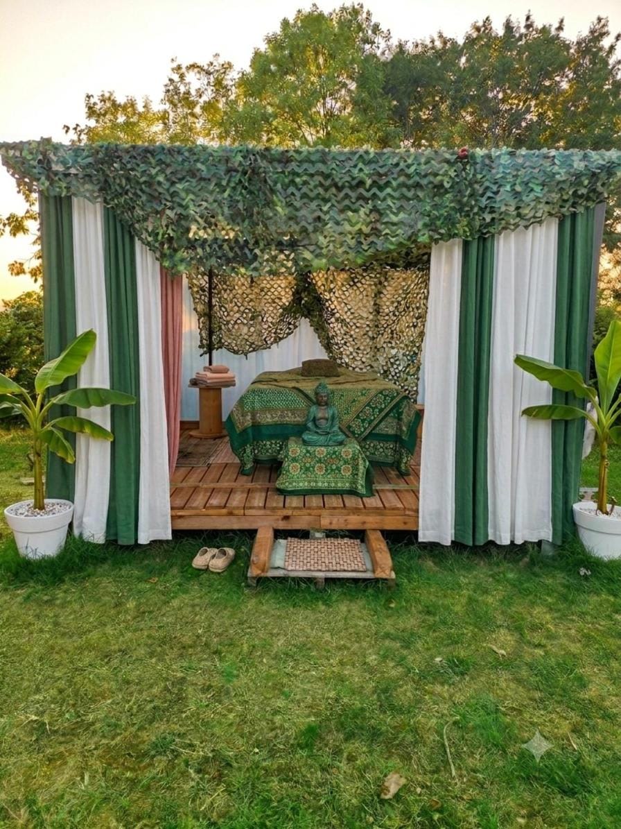 Pergola Les pieds dans l'eau Luxury tent in Bourgogne-Franche-Comté