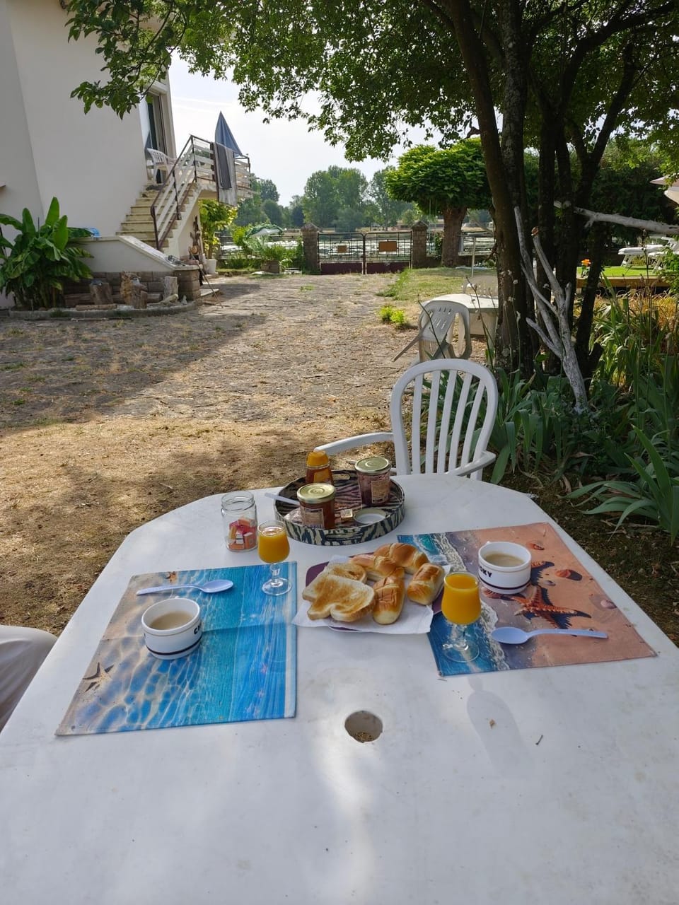 Pergola Les pieds dans l'eau Luxury tent in Bourgogne-Franche-Comté