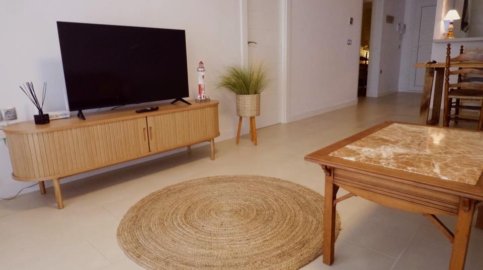 Communal lounge/ TV room, TV and multimedia, Living room, Evening entertainment