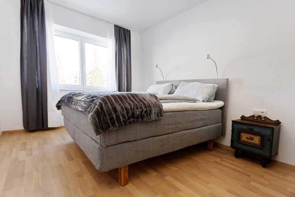 Day, Bedroom