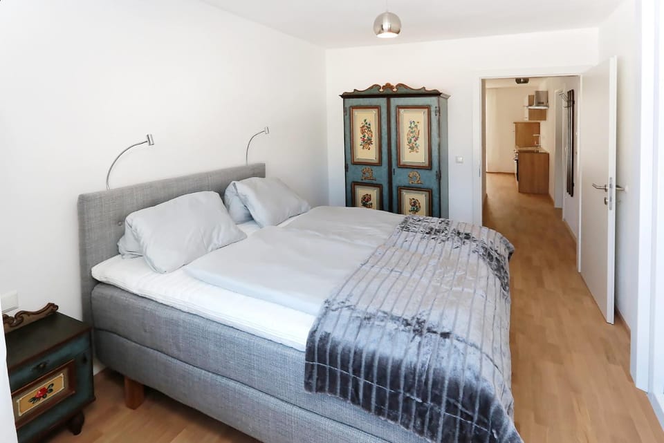 Day, Bedroom