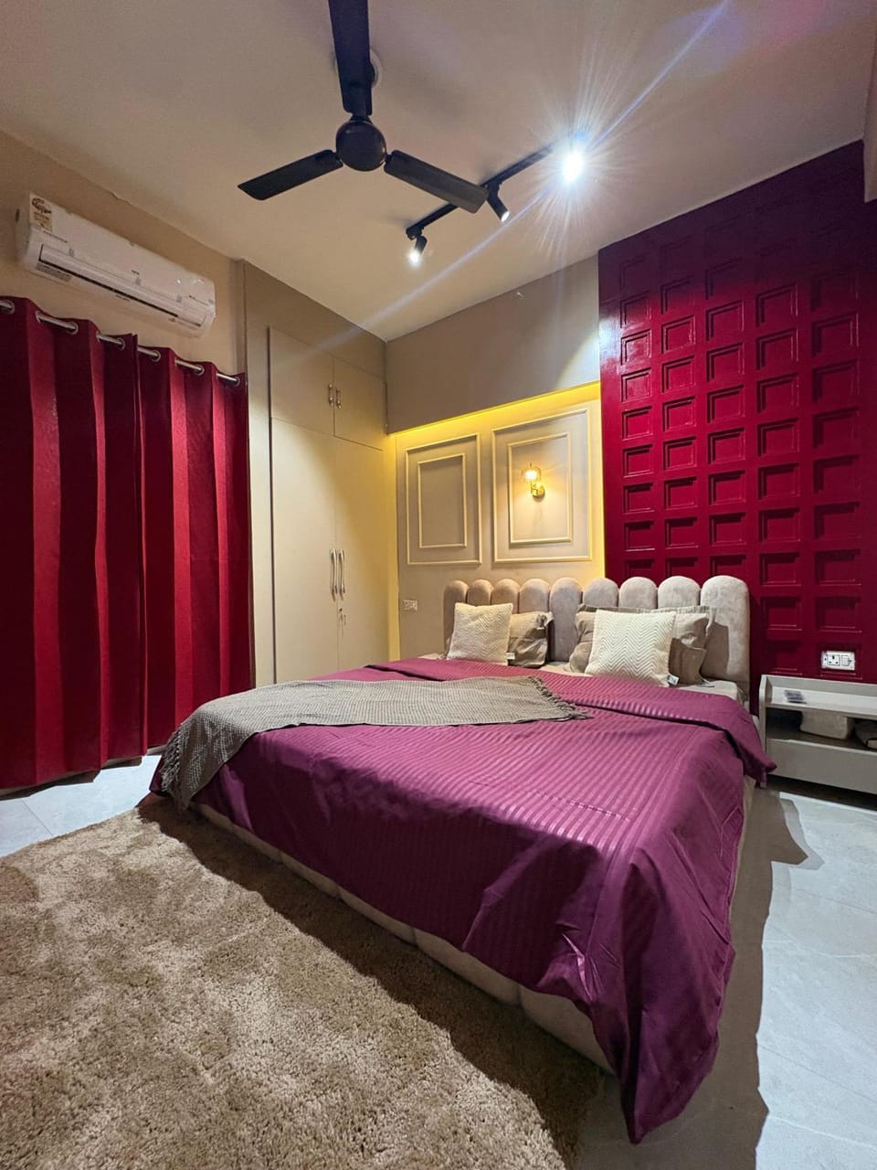 Bed, Photo of the whole room, Bedroom, wardrobe, air conditioner
