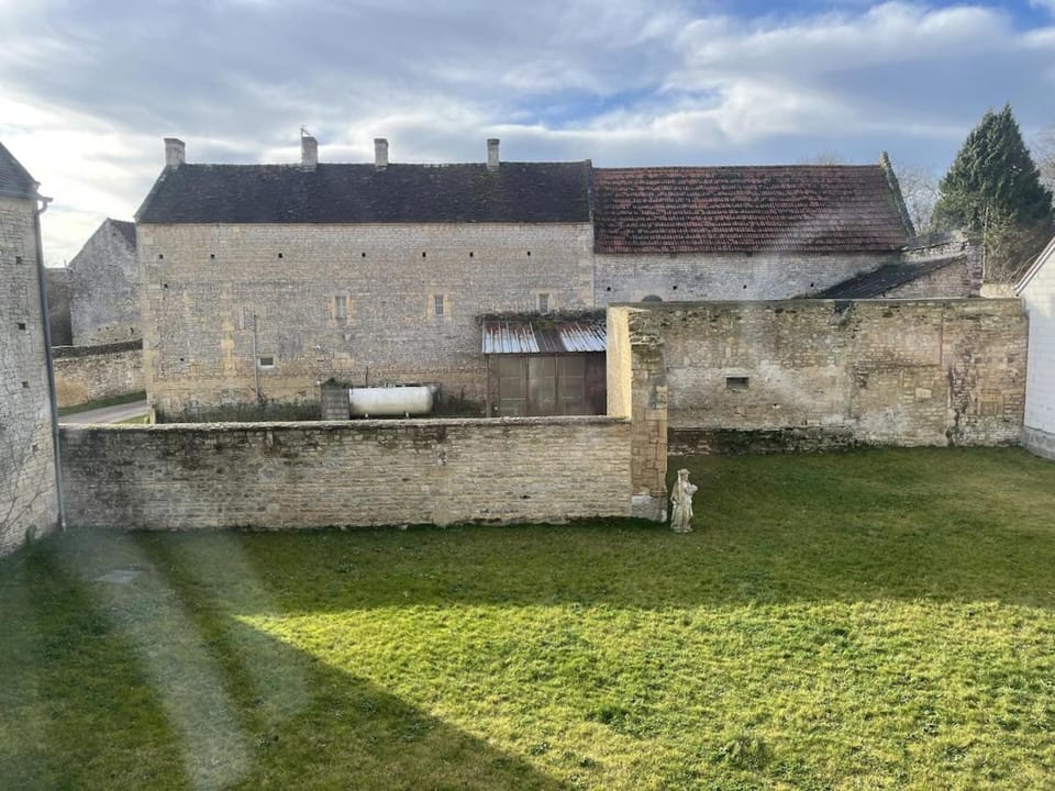 House 1786, enclosed garden, Caen & D-Day beaches House in Normandy