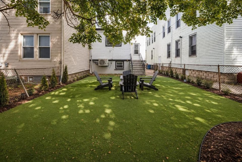 15 mins NYC, Spacious & Private 3BR Home Sleeps 12 House in Jersey City