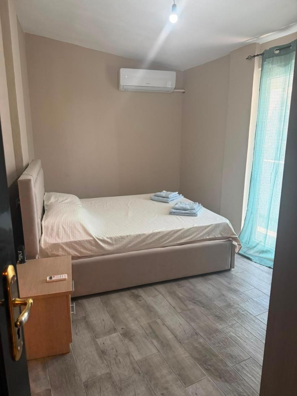 Bed, Photo of the whole room, Bedroom, air conditioner