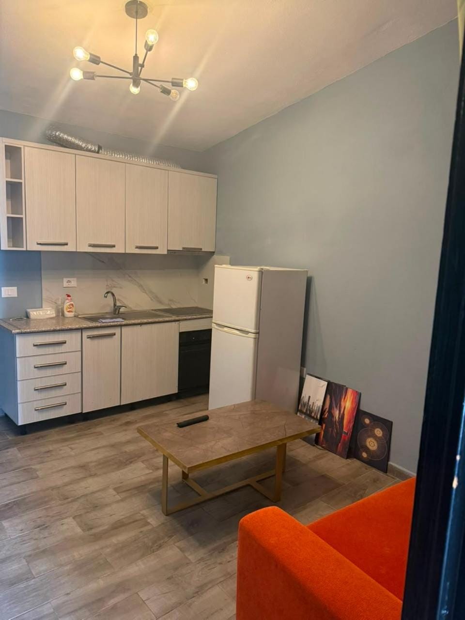Kitchen or kitchenette, Living room, Seating area, Dining area, minibar, oven, stove
