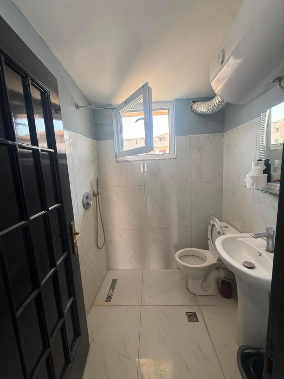 Shower, Toilet, Bathroom, bidet, towels