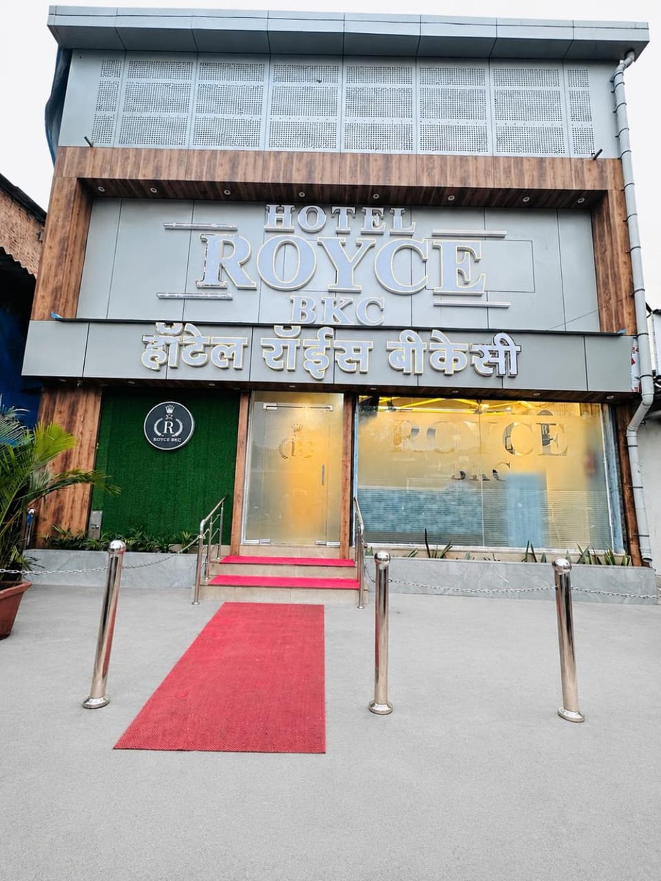Property building, Facade/entrance, Day