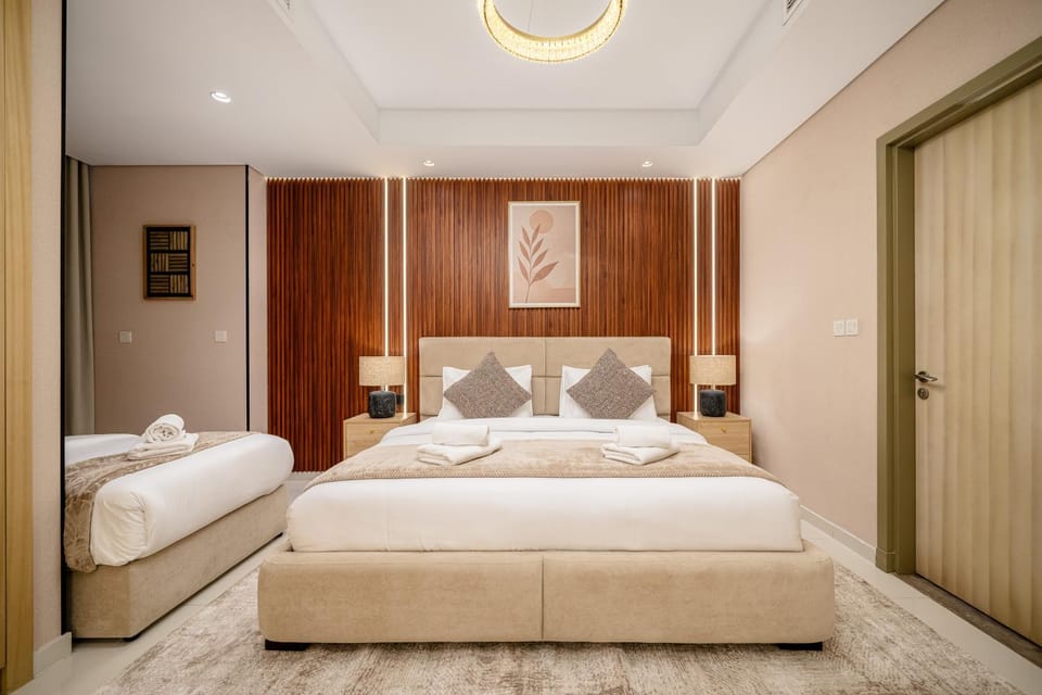 Bed, Photo of the whole room, Bedroom, towels