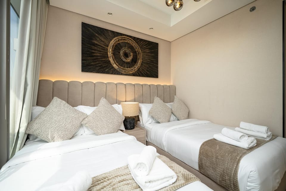 Bedroom, towels