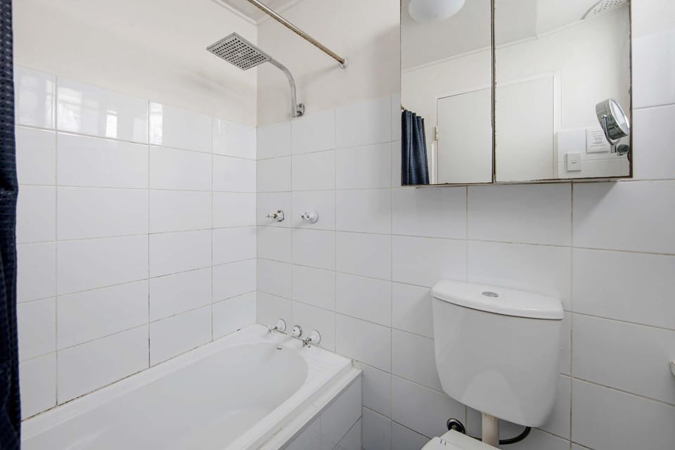 Shower, Toilet, Bathroom, Bath