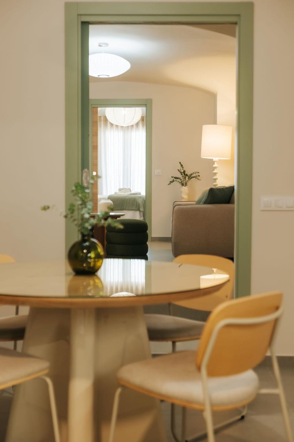 Photo of the whole room, Seating area, Dining area