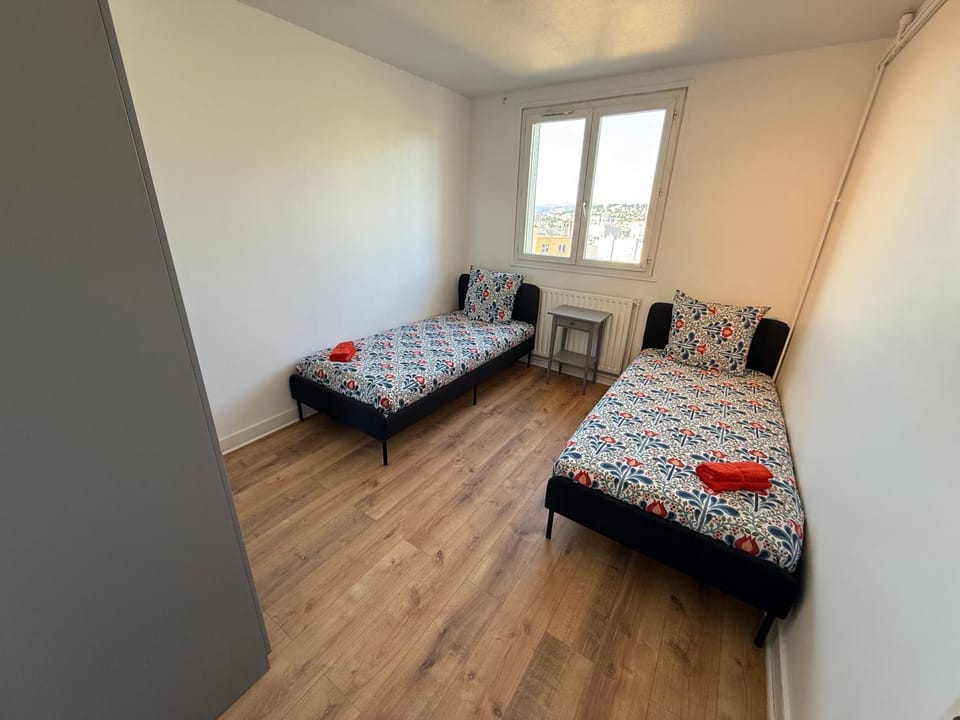 Bed, Bedroom, heating, internet, towels