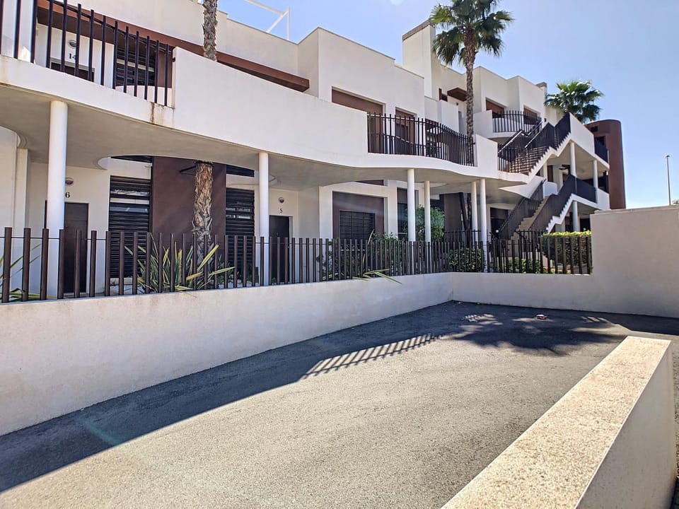 Property building, Facade/entrance, Off site