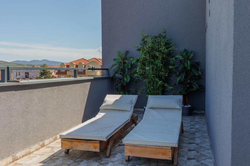 Patio, Day, Natural landscape, View (from property/room), Balcony/Terrace, Mountain view, sunbed