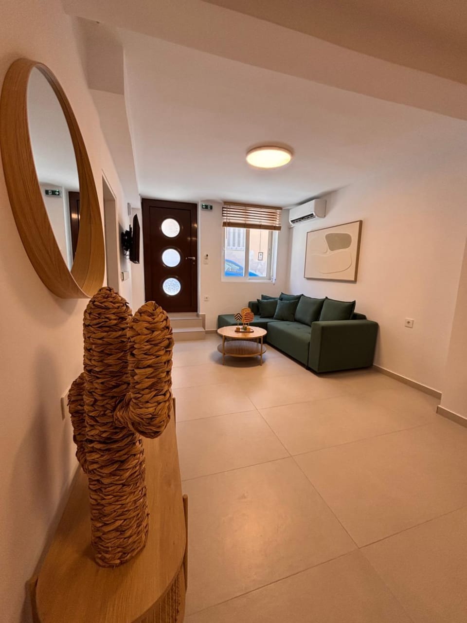 Living room, Seating area, internet