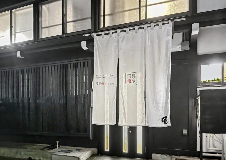 Traditional housewalk to stationnear dining Villa in Takayama