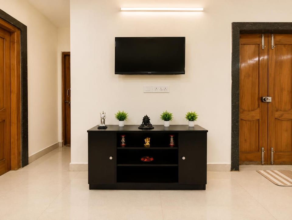 KB's Stay - The Rosewood 3BHK Apartment in Visakhapatnam