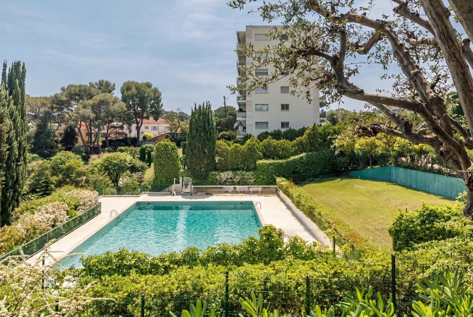Property building, Day, Natural landscape, Garden, Garden view, Swimming pool
