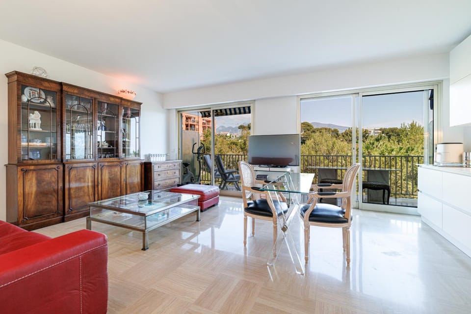 TV and multimedia, Living room, Dining area