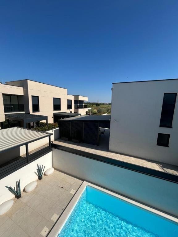 Day, View (from property/room), Balcony/Terrace, Pool view, Swimming pool, sunbed