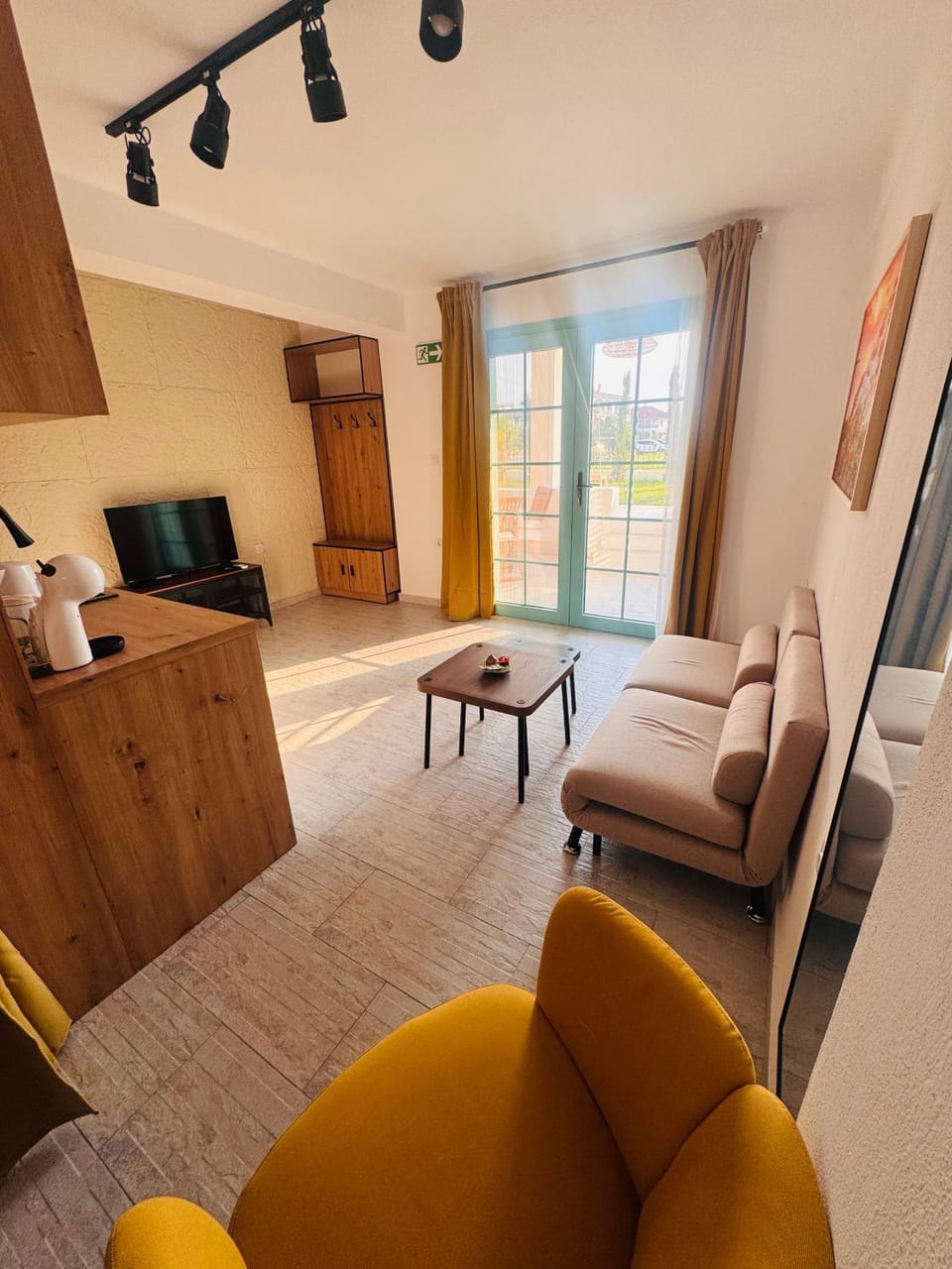 TV and multimedia, Kitchen or kitchenette, Living room
