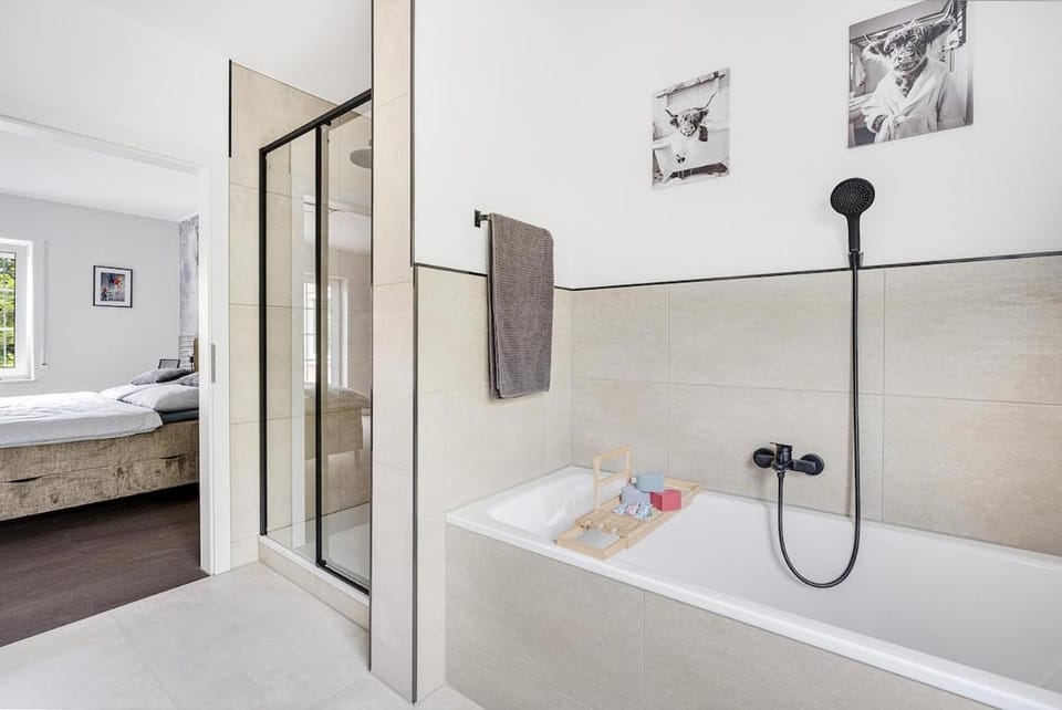 Shower, Bathroom, Bath, towels