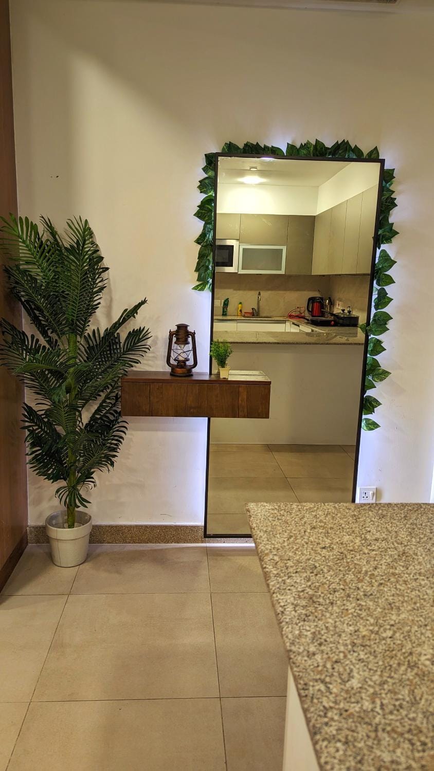 Kitchen or kitchenette, minibar