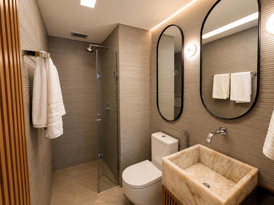 Shower, Toilet, Bathroom, towels