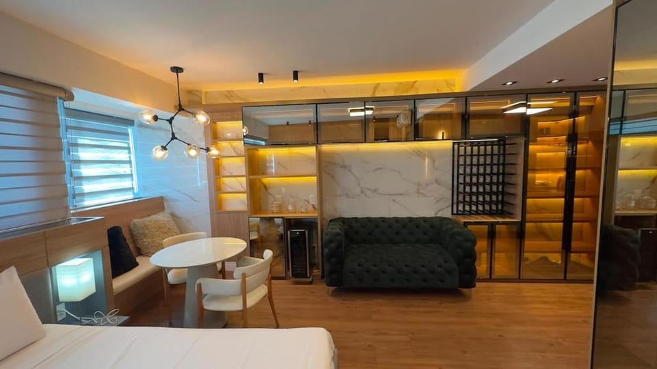 Bed, Living room, Photo of the whole room, Seating area, Bedroom