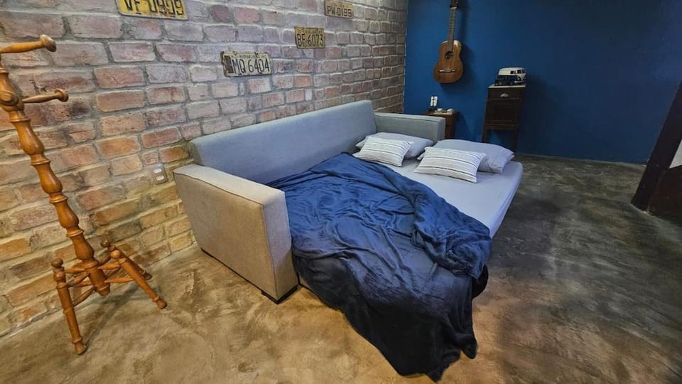 Bed, Living room