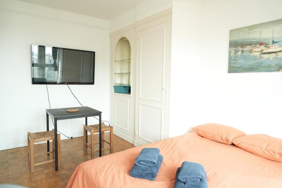 Exelemans Apart Near Eiffel Tower Seine River Apartment in Paris
