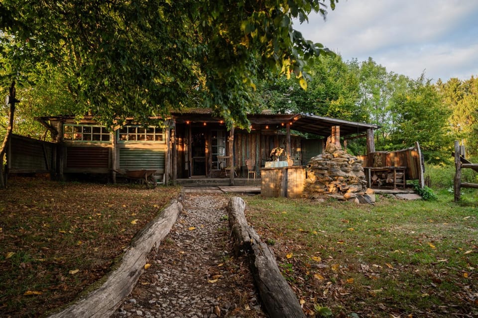 Private Paradise, Campfire & Stars, 2h Brussels Chalet in Grand Est